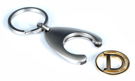 Porte-clés avec initial sur un jeton - "D" 